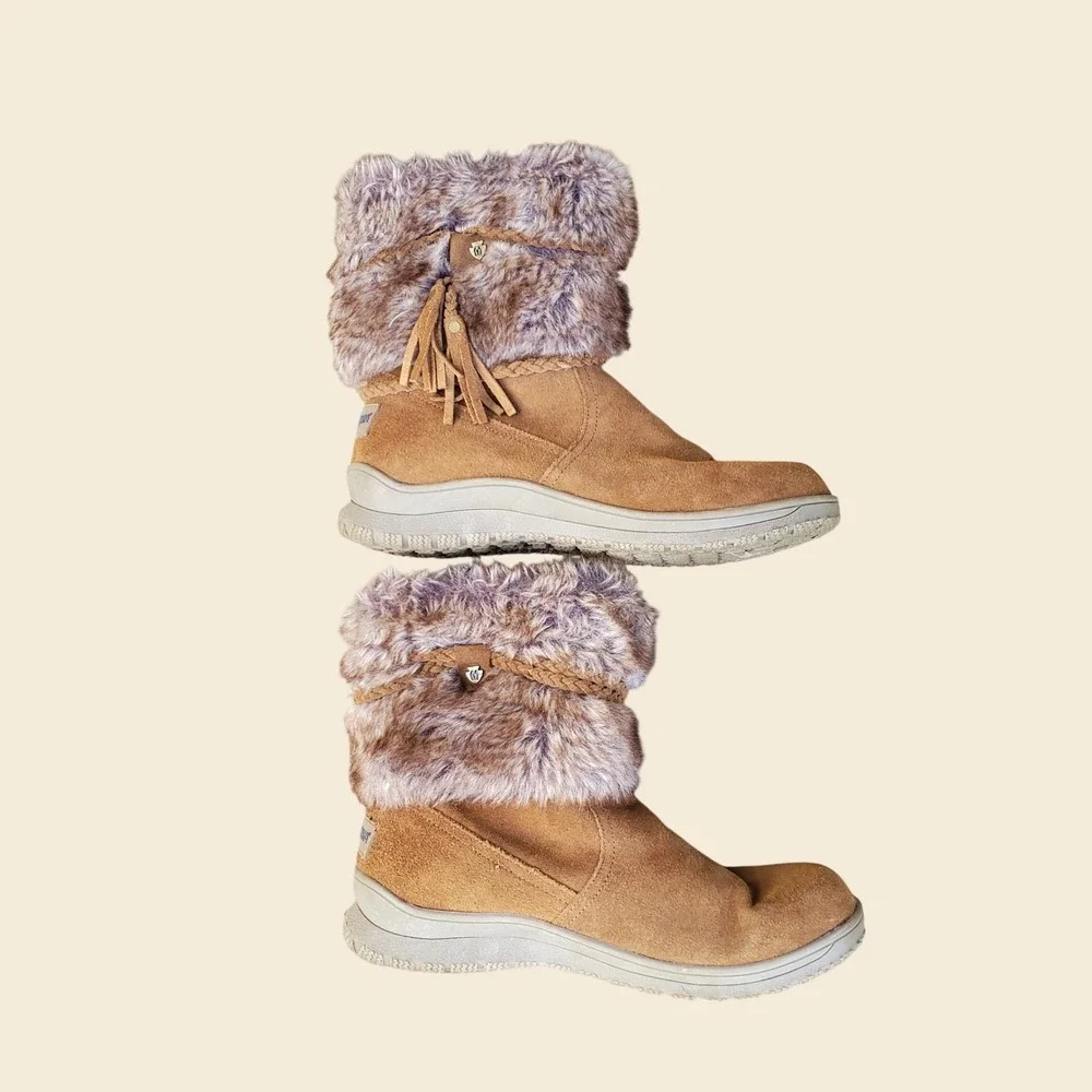 Minnetonka Womens 80083 Tan Suede Faux Fur Tassel Winter Boots Size 8M